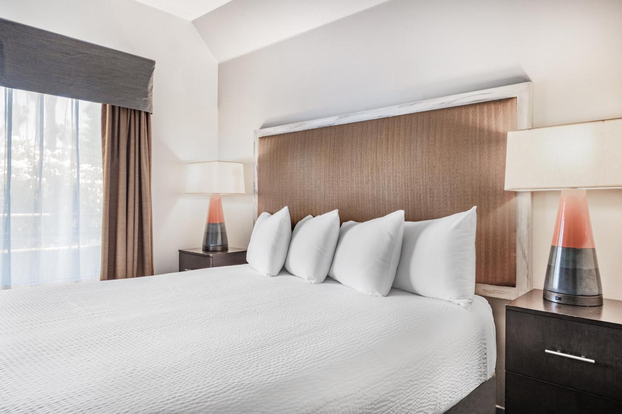 Отель Ramada By Wyndham Бейкерсфилд Экстерьер фото